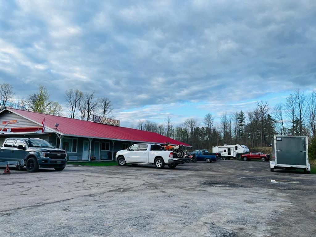Calabogie Motor Inn Ngoại thất bức ảnh